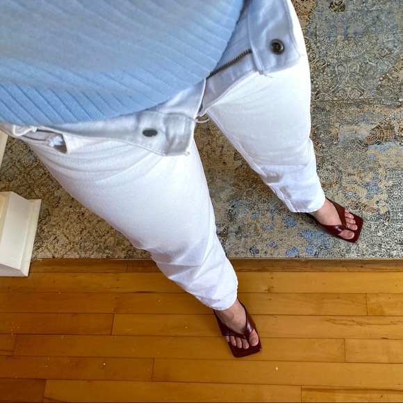 Yellow Tag Levi’s - Picture 2 of 4